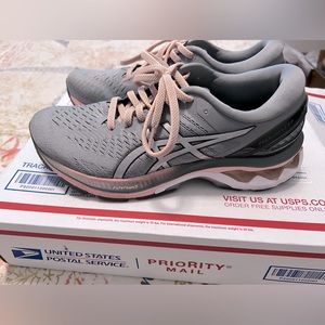 ASICS Gel Kayano 27 size 8, like new
